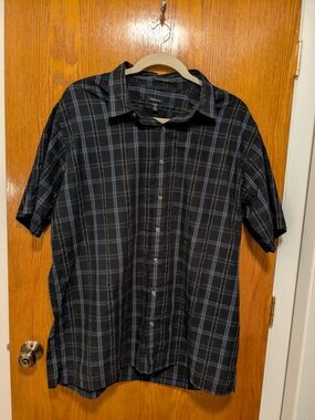 Van Heusen Men’s Black and Blue Plaid Short-Sleeve Button-Down Shirt